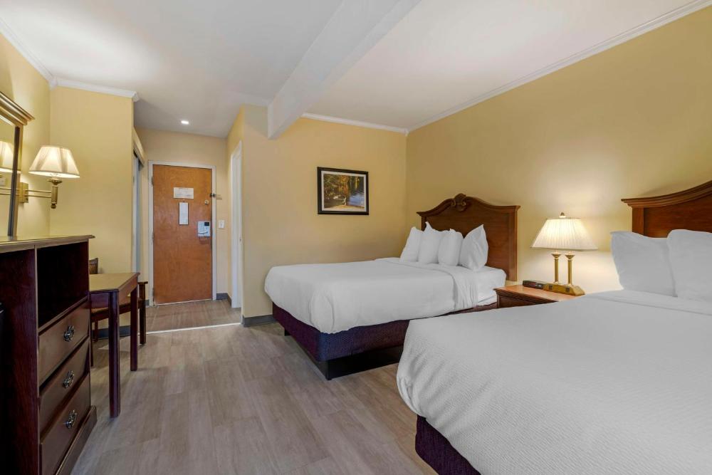 Room with Two Double Beds - Non-Smoking interior